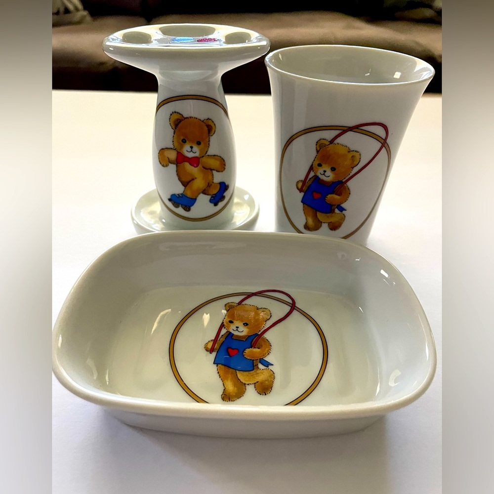 Counterpoint vintage bathroom set. Ceramic made in Japan. Excellent condition